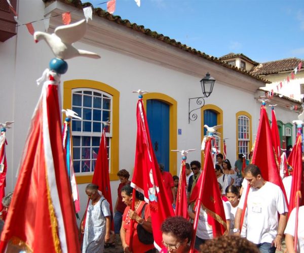Festa-do-Divino-procissao-02-1024x681